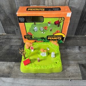 Vtg Halloween PEANUTS GREAT PUMPKIN Patch Charlie Brown Snoopy Musical Playset